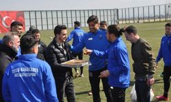 Karacabey Belediyespor'da baklava ve çiğ köfteli antrenman
