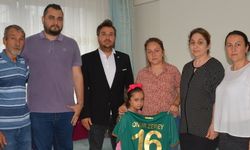 Bursaspor, Onur Zerey formasını ailesine hediye etti