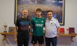Genç Timsah Bursaspor'da profesyonel imza attı
