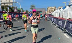 İnegöllü Kadın Sporcu Dubai Maratonunda Koştu