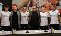 Bursaspor'da 4 futbolcu profesyonel oldu