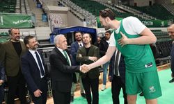 Şadi Özdemir Bursaspor Basketbol Takımı'nı antrenmanda izledi