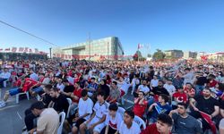 Bursalılar Türkiye - Portekiz maçını dev ekranlarda izledi