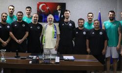 Bursa Büyükşehir Belediyespor Voleybol Takım'ında toplu imza töreni