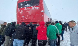 Bursaspor taraftar otobüsü karda mahsur kaldı