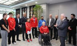 Şampiyon sporculardan Mustafa Bozbey’e ziyaret