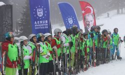 Uludağ’da öğrencilerin kayak heyecanı