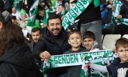 300 çocuk aileleri ile Bursaspor'a konuk oldu