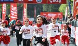 Bursa'da binlerce çocuk 23 Nisan coşkusuyla koştu
