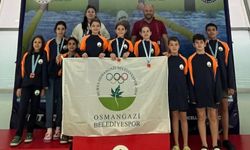 Osmangazi Belediyespor yüzmede Sakarya’da parladı