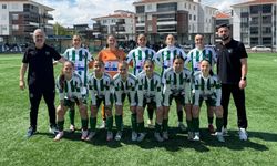 İnegöl Turgutalp Spor Kadın Futbol Takımı hedefe yürüyor