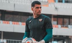Bursaspor'da genç kaleciyle profesyonel imza