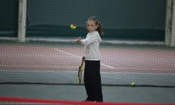 Kış Spor Okulları’nda ikinci dönem tamamlandı çocuklar sertifikalarını aldı