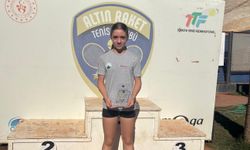 Osmangazili raket şampiyonluk kürsüsüne oturdu