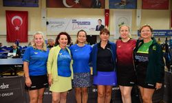 Bursa’da veteran masa tenisçileri ödüllerine kavuştu