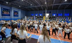 Bursada zumba derslerine binlerce kadın katıldı