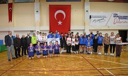 Osmangazide badminton heyecanı yıldızları buluşturdu