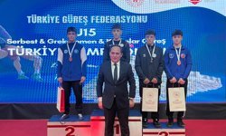 Bursa Büyükşehir’in genç güreşçilerinden madalya çıkarması