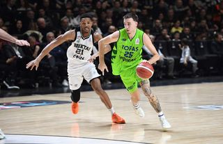 TOFAŞ yeni yılın ilk maçında Karşıyaka deplasmanında