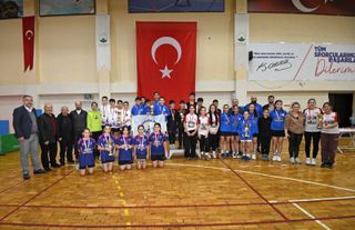 Osmangazide badminton heyecanı yıldızları buluşturdu