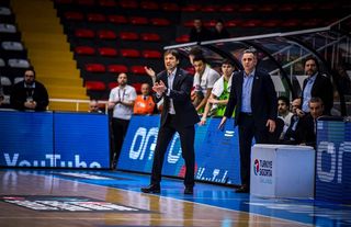 TOFAŞ’ta Murat Yılmaz oyuncularını kutladı