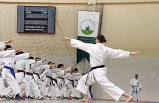 Osmangazi’de 300 sporcu karate kuşak sınavını geçti