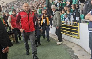 Bursaspor maçında fenalaşan taraftar korkuttu