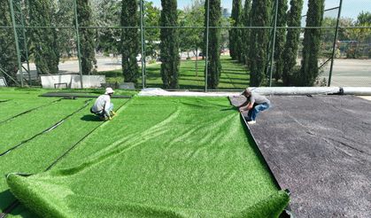 Bursa'da futbol sahaları yenileme çalışmaları sürüyor
