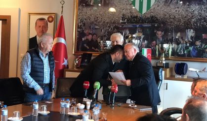 Bursaspor Başkanı Sinan Bür mazbatasını aldı