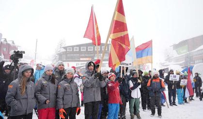 Genç kayakçılar piste çıktı