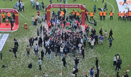 TFF 3. Lig 1. Grup Şampiyonu Bursaspor (Kupa Töreni)