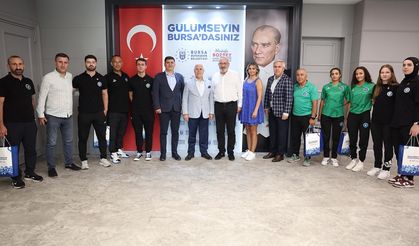 Mustafa Bozbey uluslararası başarı elde eden sporcuları ödüllendirdi