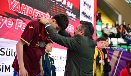 Yıldırım’da boks şöleni: 65 şehirden 644 sporcu ringe çıktı