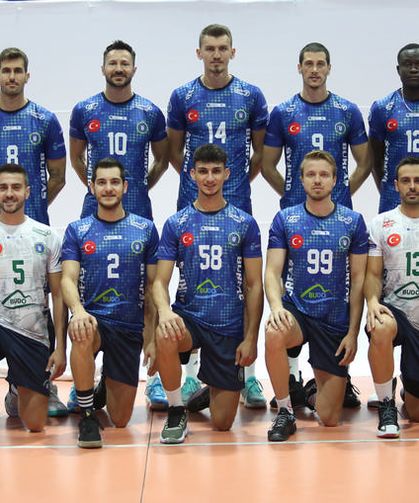 Bursa Büyükşehir Belediyesporlu voleybolcular kameralar karşısında hünerlerini sergiledi