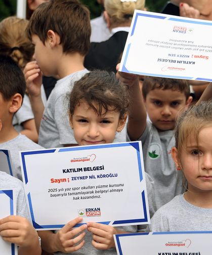 Osmangazi Belediyesi’nin yüzme kurslarına binlerce çocuk katıldı