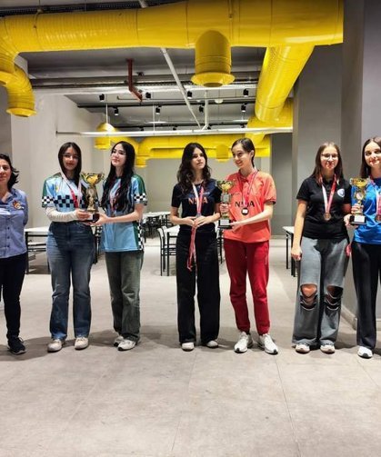 Küçük ve Yıldızların hamleleri Bursa’ya kupa getirdi