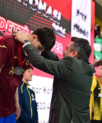 Yıldırım’da boks şöleni: 65 şehirden 644 sporcu ringe çıktı