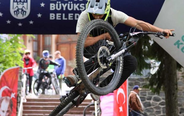 Bursa’da adrenalin dolu yarış nefes kesti