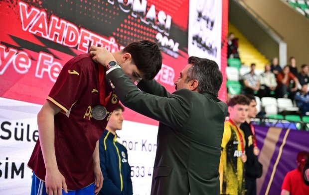 Yıldırım’da boks şöleni: 65 şehirden 644 sporcu ringe çıktı