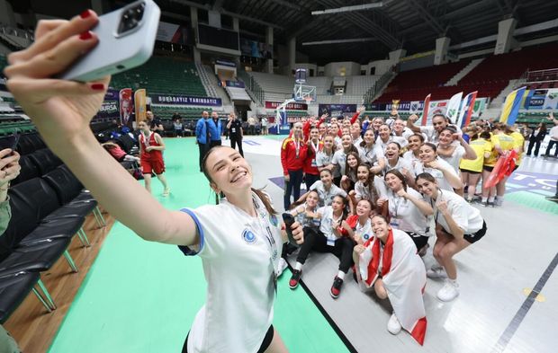 Bursa'da uluslararası kızlar basketbol turnuvası sona erdi