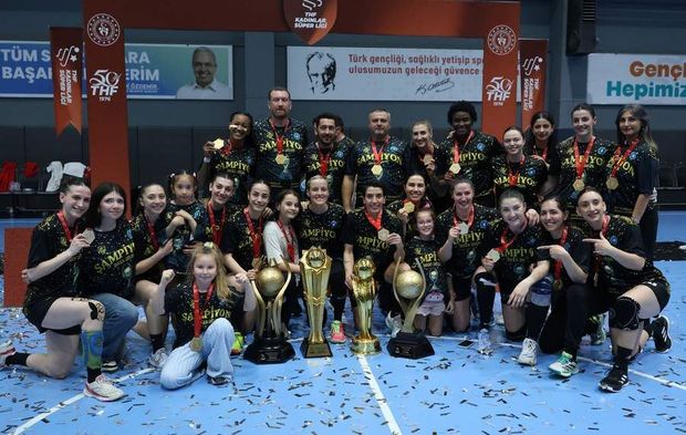 Bursa Büyükşehir Belediyespor Kadınlar Hentbol Süper Ligi'nde şampiyon!