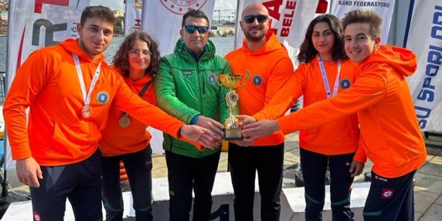 Bursa Büyükşehir Belediyesporlu kanocular Haliç’ten 4 madalya 1 kupayla döndü