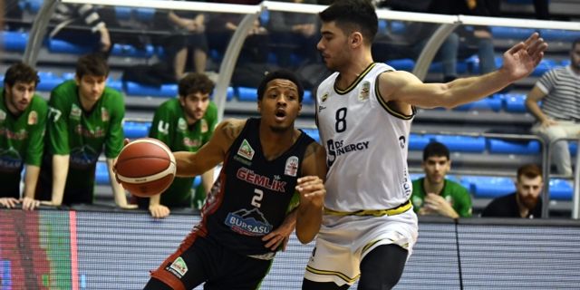 AKRAN Gemlik Fenerbahçe'ye mağlup oldu