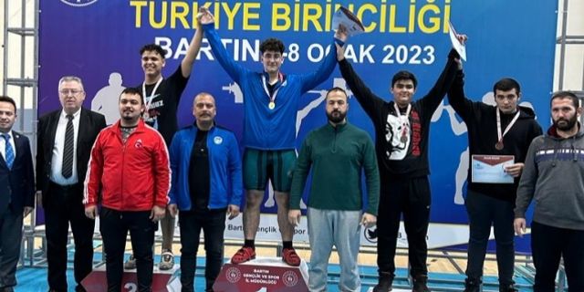 Bursa Halter Spor kulübü sporcularından 3 madalya