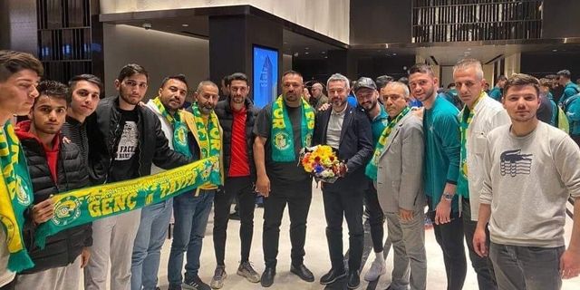 Şanlıurfaspor taraftarları Bursaspor'u çiçeklerle karşıladı