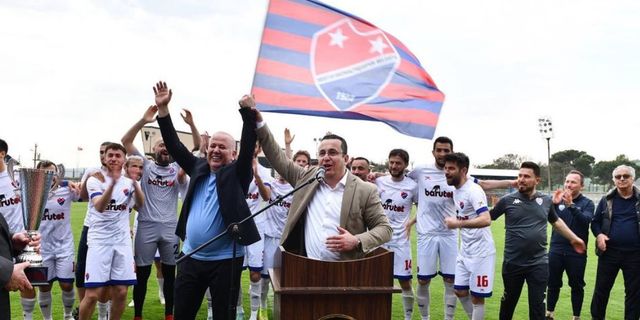 Mustafakemalpaşaspor Belediye kupasını aldı