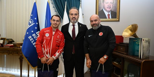 Alinur Aktaş, özel şampiyonları ağırladı