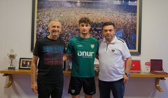 Genç Timsah Bursaspor'da profesyonel imza attı