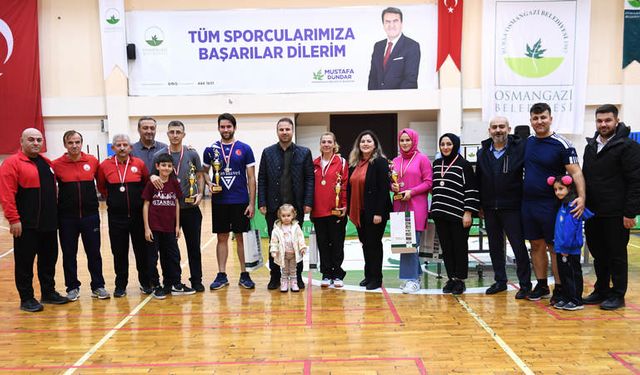 Osmangazi Belediyesi personeli masa tenisiyle stres attı