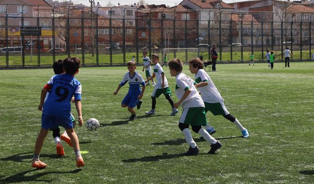 İlkokul Futbol Şenliği’nde kupalar sahiplerini buldu
